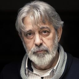 Chete Lera 飾演 Dr. Guilles