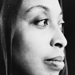 Josephine Helene 飾演 