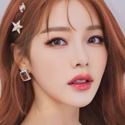 Panthila Fuklin 飾演 Earn