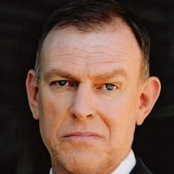 David Ross Paterson 飾演 Chief Wawrzeniak