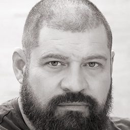 布萊德·威廉·亨克 飾演 Cop