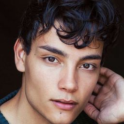 Evan Evagora - 謎‧離島演員 飾演Nick Taylor