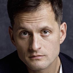 Sergey Agafonov 飾演 Man in the Dining Car