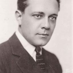 Niles Welch 飾演 Moody Pierson