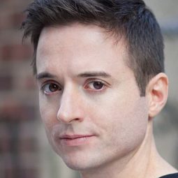 Joe Perrino - 危險機密演員 飾演Thomas Riggio