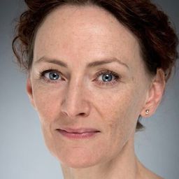 蘇西崔林 飾演 Martha