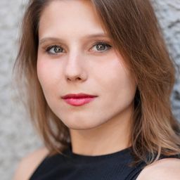 Alice Lussiana Parente 飾演 