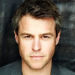 Rodger Corser 飾演 Jason McCartney
