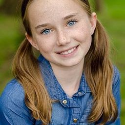 Olivia McMahon 飾演 Katie Peck