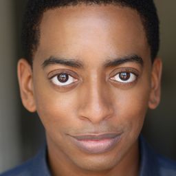 Shaun Brown 飾演 Bug