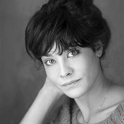 瑪麗昂·藍伯特 飾演 Souxie