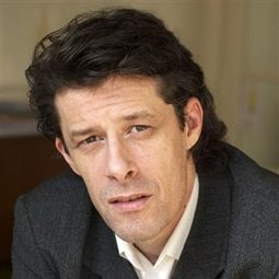 Igor Chometowski 飾演 Policier 2 (voice)