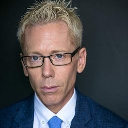 Jason Hopkins 飾演 Teen Kid 2