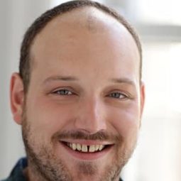 Brendan Titley 飾演 Uncle Jim