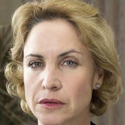 Katerina Jacob - Utta Danella - Schokolade im Sommer演員 飾演Helene Reichert