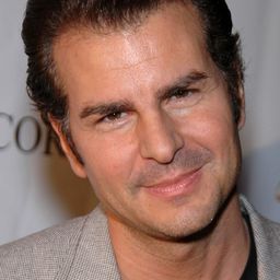 Vincent De Paul 飾演 Himself