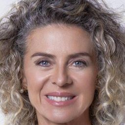 Margarita Rosa de Francisco - 天堂旅行演員 飾演Raquel