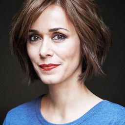 Fanny Gautier - 變臉驚情演員 飾演Secretaria