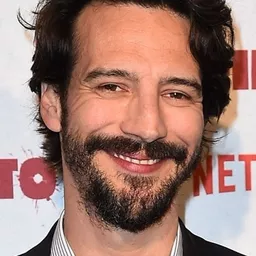 Alessandro Tedeschi 飾演 Giacomo Carrera