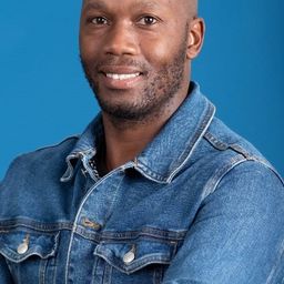 Tuks Tad Lungu 飾演 Nigerian Gang Member