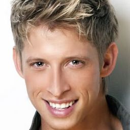 Willem Botha 飾演 Hennie Hakkel