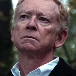 Robert Paine 飾演 Harold Martinez