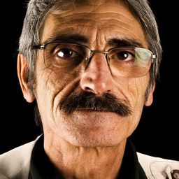 Sencar Sağdıç 飾演 Tahir