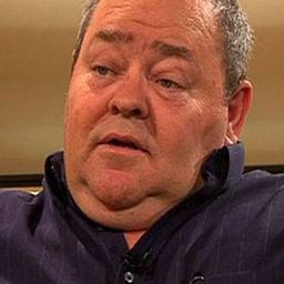 Willie Esterhuizen 飾演 Hager