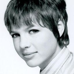 Haydée Politoff 飾演 Dr. Scherer