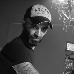 David Petrucci 飾演 Renzo Travaglio