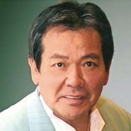 鈴木やすし 飾演 