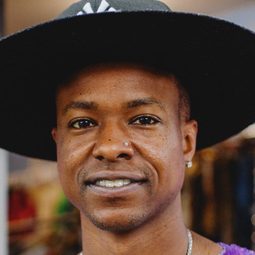 Paperboy Prince 飾演 Self