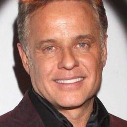 亞歷克西斯阿亞拉 飾演 Jano