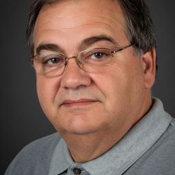 Ismail Incekara 飾演 Oktay