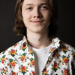 Emil Algpeus 飾演 Matheus