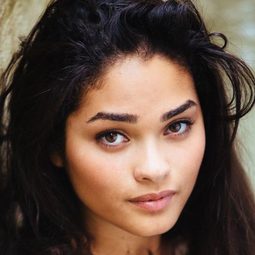 布蘭妮·奧桂迪 飾演 Lily Baerington