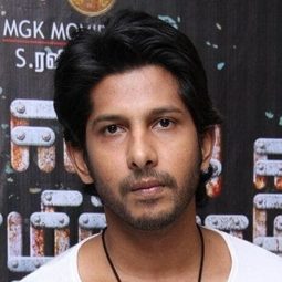 Vamsi Krishna 飾演 
