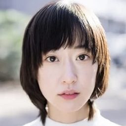 鮎川桃果 飾演 Tomomi's sister