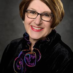 Jane Bunnell 飾演 Emilia