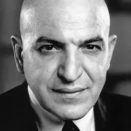 Telly Savalas 飾演 Self - Actor (archive footage)