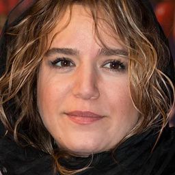 ستاره پسیانی 飾演 Maryam's friend