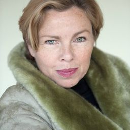 Görel Crona 飾演 Charlotte Palmgren