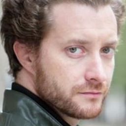 Séverin Bavarel 飾演 Agent Immobilier