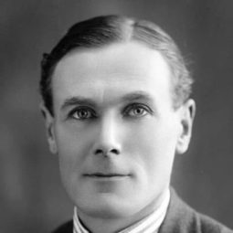 Stewart Rome 飾演 Major Purvis