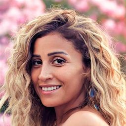 狄娜·埃爾雪嬪妮 - 犯罪王國演員 飾演مي