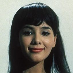 浜美枝 - クレージーメキシコ大作戦演員 飾演Emi Murayama