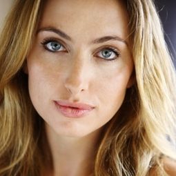 Analeis Lorig - 衰仔駕到演員 飾演Moonlight