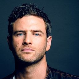 Bernard Curry 飾演 Jack