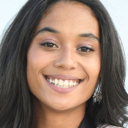 Laetitia Kerfa 飾演 Yousra