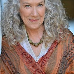 Ellen Karsten 飾演 Deirdre